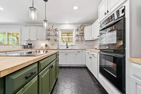 Kitchen - 89 Perry St, Mayfield, KY 42066 photo 4 of 5