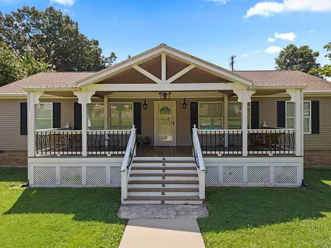 1431 Lake Barkley Dr, Kuttawa, KY 42055