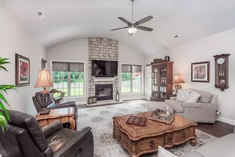 Living - 152 Ferguson Ln, Georgetown, KY 40324 photo 2 of 3