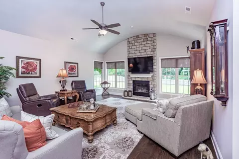 Living - 152 Ferguson Ln, Georgetown, KY 40324 photo 1 of 3