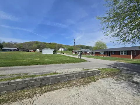Exterior - 77 Curd Rd, Williamsburg, KY 40769 photo 8 of 9