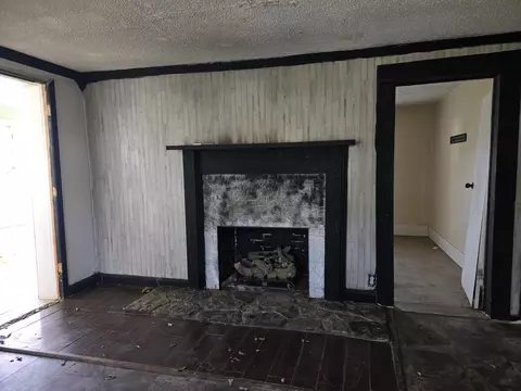 Living - 77 Curd Rd, Williamsburg, KY 40769 photo 3 of 3