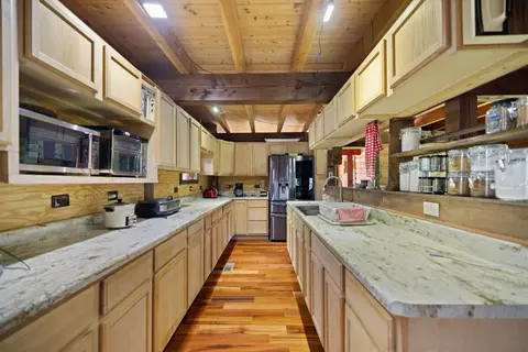 Kitchen - 550 Bowman Ridge Rd, Morehead, KY 40351 photo 2 of 3