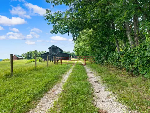Exterior - 550 Bowman Ridge Rd, Morehead, KY 40351 photo 7 of 10