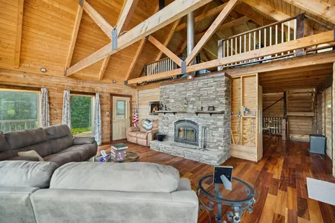Living - 550 Bowman Ridge Rd, Morehead, KY 40351 photo 2 of 7