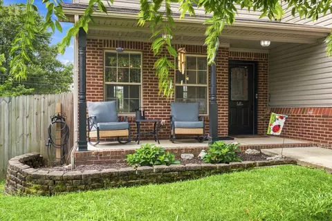 404 E Ridge Dr, Nicholasville, KY 40356