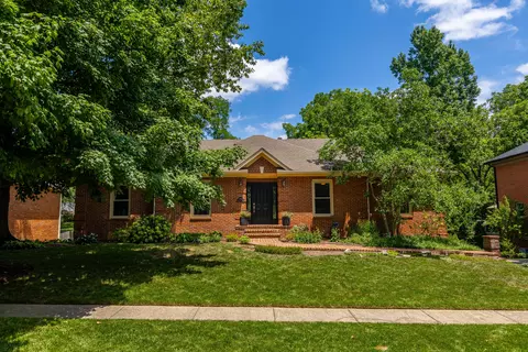 2456 Woodfield Cir, Lexington, KY 40515