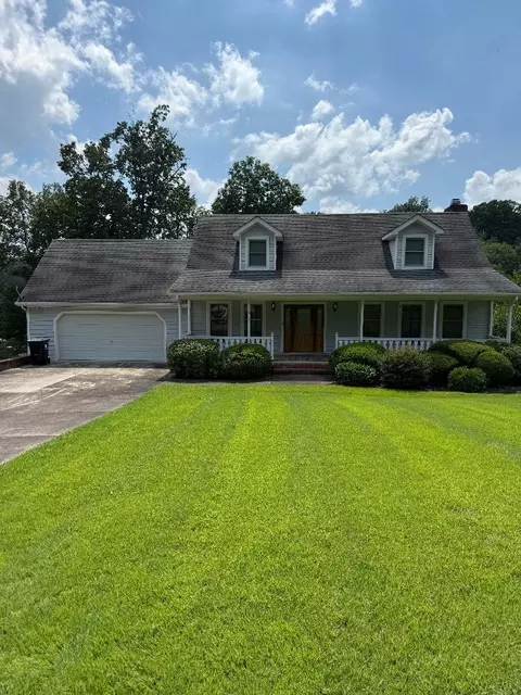 615 W Dogwood Dr, Kuttawa, KY 42055