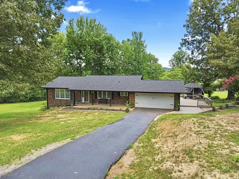 359 Ironwood Dr, Calvert City, KY 42029