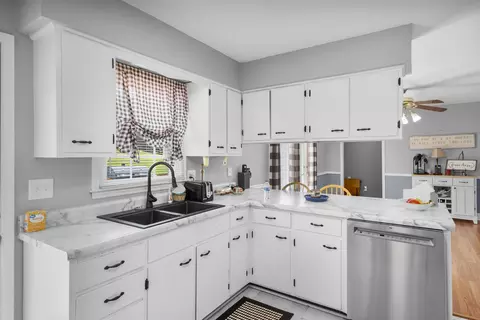Kitchen - 11031 Us-421, Tyner, KY 40486 photo 2 of 5