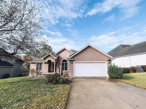 205 Spring Valley Dr, Paducah, KY 42003
