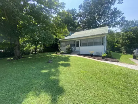 212 Bay Ln, Cadiz, KY 42211