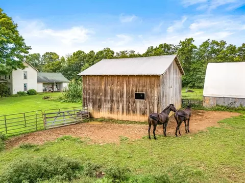 Exterior - 28 Baldwin Rd, Mckee, KY 40447 photo 4 of 14