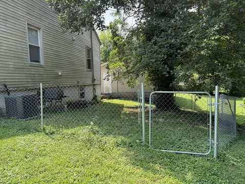 Exterior - 601 Pine St, Murray, KY 42071 photo 6 of 10