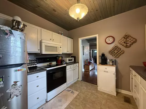 Kitchen - 601 Pine St, Murray, KY 42071 photo 4 of 4