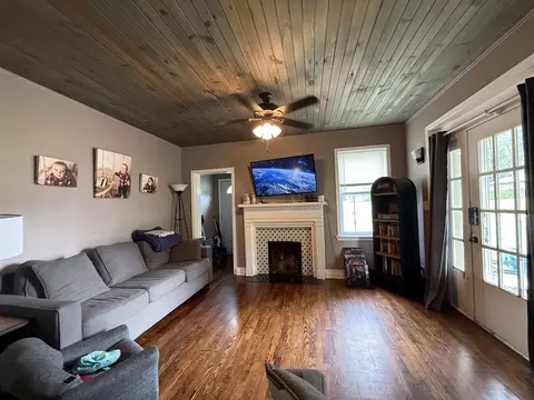 Living - 601 Pine St, Murray, KY 42071 photo 3 of 3
