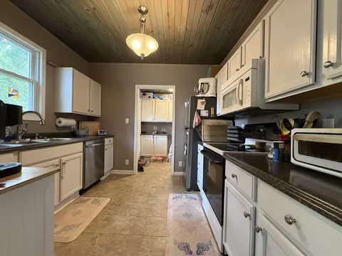 Kitchen - 601 Pine St, Murray, KY 42071 photo 1 of 4