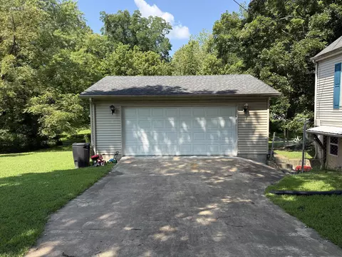 Exterior - 601 Pine St, Murray, KY 42071 photo 4 of 10
