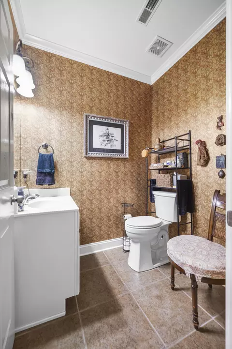 Bath - 127 Riviera Dr, Georgetown, KY 40324 photo 1 of 6