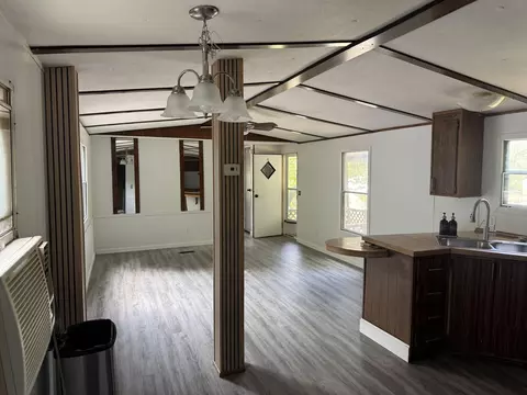 Living - 365 Quicksand Rd, Jackson, KY 41339 photo 2 of 4