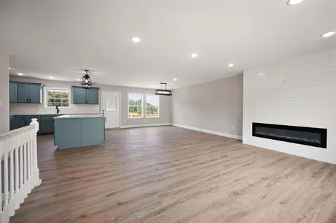 Living - 124 Hillard Rd, Corbin, KY 40701 photo 4 of 5