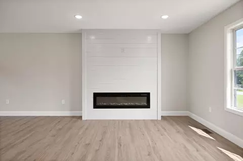 Living - 124 Hillard Rd, Corbin, KY 40701 photo 5 of 5