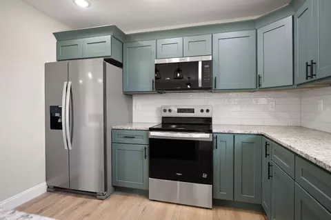 Kitchen - 124 Hillard Rd, Corbin, KY 40701 photo 2 of 3