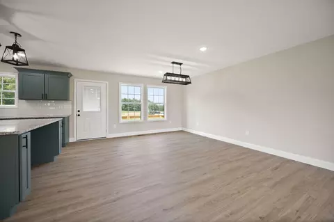 Living - 124 Hillard Rd, Corbin, KY 40701 photo 2 of 5
