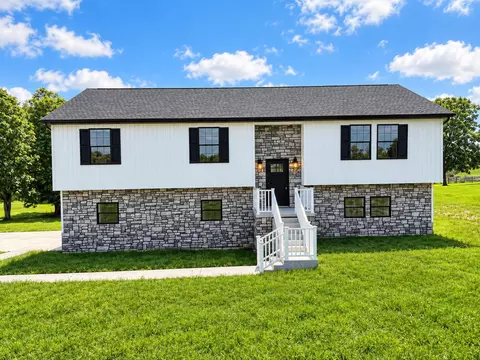 Exterior - 124 Hillard Rd, Corbin, KY 40701 photo 2 of 4