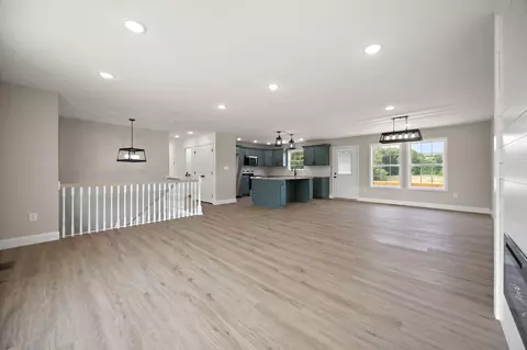Living - 124 Hillard Rd, Corbin, KY 40701 photo 1 of 5