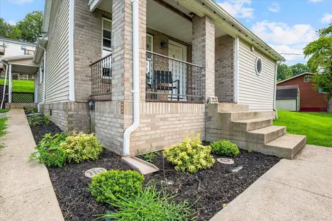Exterior - 215 Hamlin Ave, Corbin, KY 40701 photo 3 of 11