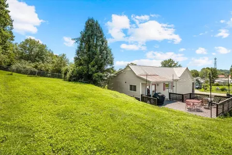 Exterior - 215 Hamlin Ave, Corbin, KY 40701 photo 9 of 11