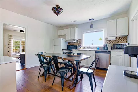 Kitchen - 215 Hamlin Ave, Corbin, KY 40701 photo 2 of 2