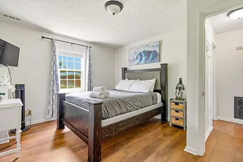 Bedroom - 215 Hamlin Ave, Corbin, KY 40701 photo 6 of 7