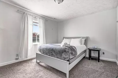 Bedroom - 215 Hamlin Ave, Corbin, KY 40701 photo 4 of 7