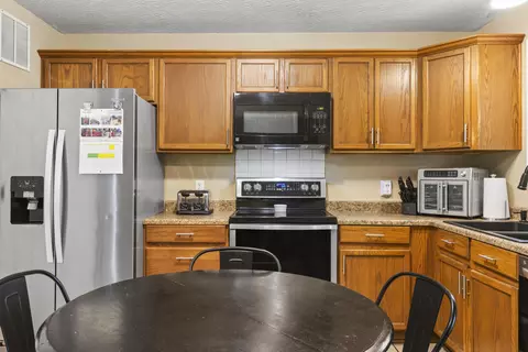 Kitchen - 106 Oconner Ct, Georgetown, KY 40324 photo 2 of 3