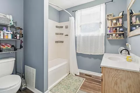 Bath - 52 Sampson St, Corbin, KY 40701 photo 2 of 2
