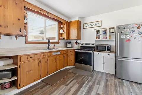 Kitchen - 52 Sampson St, Corbin, KY 40701 photo 2 of 3