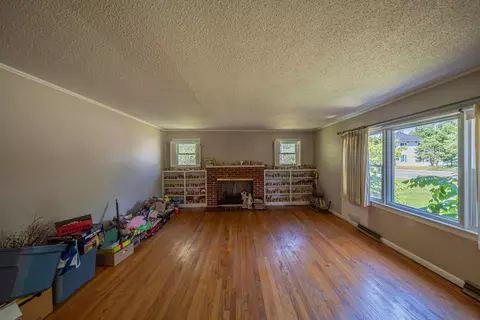 Living - 445 Lee St, Wickliffe, KY 42087 photo 5 of 6