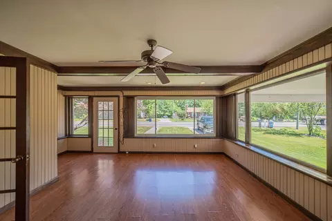 Living - 445 Lee St, Wickliffe, KY 42087 photo 2 of 6