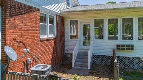 Exterior - 445 Lee St, Wickliffe, KY 42087 photo 4 of 5