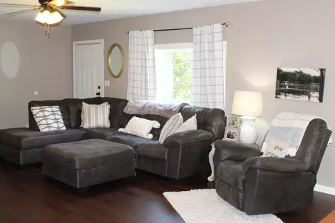 Living - 2413 Lowes Rd, Cunningham, KY 42035 photo 4 of 4