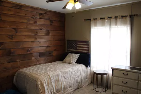 Bedroom - 2413 Lowes Rd, Cunningham, KY 42035 photo 2 of 4