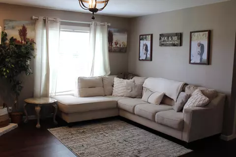 Living - 2413 Lowes Rd, Cunningham, KY 42035 photo 2 of 4