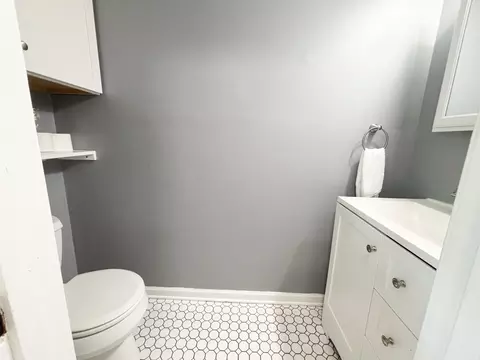 Bath - 6120 Springbrook Dr, Paducah, KY 42001 photo 3 of 3