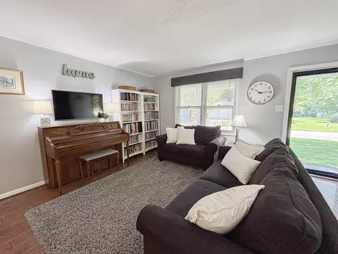 Living - 6120 Springbrook Dr, Paducah, KY 42001 photo 3 of 3