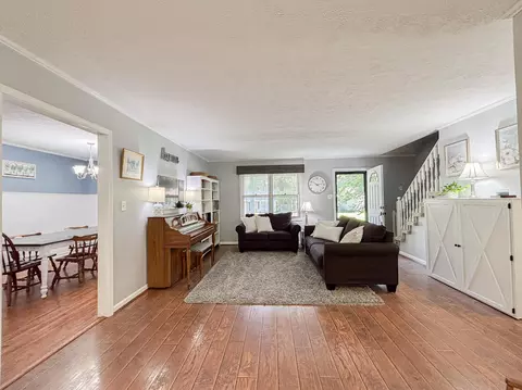 Living - 6120 Springbrook Dr, Paducah, KY 42001 photo 2 of 3