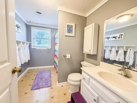 Bath - 6120 Springbrook Dr, Paducah, KY 42001 photo 2 of 3