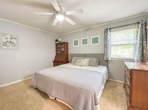 Bedroom - 6120 Springbrook Dr, Paducah, KY 42001 photo 2 of 8