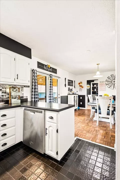 Kitchen - 1406 Oak Ridge Rd, Corbin, KY 40701 photo 1 of 5